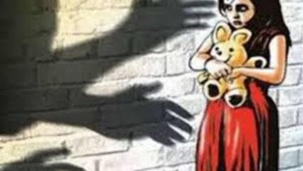 Bhandara Crime: संतापजनक! अल्पवयीन मुलीवर डॉक्टरांनी केलं अश्लील कृत्य; पॉस्को अंतर्गत गुन्हा दाखल, आरोपी फरार