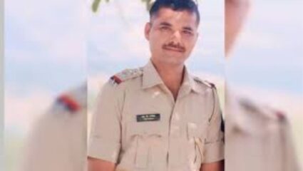 जळगावात खळबळ! पोलीस उपनिरीक्षक निलंबित; तीन तरुणांना आधी नग्न केलं, लैंगिक चाळे करायला सांगितले, नंतर…