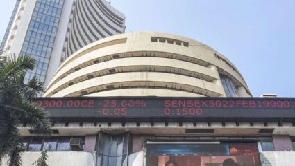 SEBI ची मोठी कारवाई, ‘या’ कंपनीवर शेअर बाजारात बंदी; ४८४३ कोटी रुपये जप्त होणार