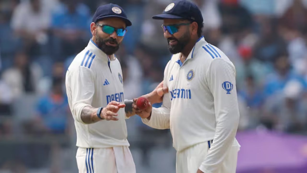 कसोटी क्रिकेटमध्ये सर्वात जलद ५० षटकार मारणाऱ्या फलंदाजांच्या यादीत माजी भारतीय कर्णधार रोहित शर्मा दुसऱ्या क्रमांकावर आहे. हिटमॅन म्हणून ओळखल्या जाणाऱ्या या फलंदाजाने असे करण्यासाठी ५१ डाव घेतले. फोटो सौजन्य – X