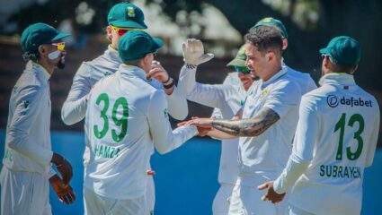 SA VS ZIM : दक्षिण आफ्रिकेच्या कर्णधाराचे 367 रन, झिम्बाब्वेचा संपूर्ण संघ 170 धावांवर गडाडला, वाचा सामन्याचा अहवाल