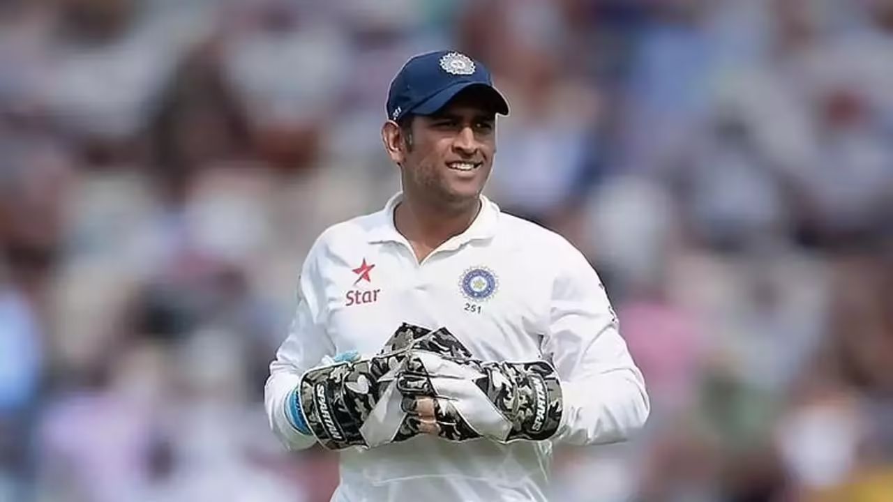 धोनीने भारतीय कर्णधार म्हणून इंग्लंडमध्ये ३४९ धावा करण्याचा विक्रम केला आहे, तो या यादीत पाचव्या क्रमांकावर आहे. २०१४ च्या इंग्लंड दौऱ्यात धोनीने या ३४९ धावा केल्या होत्या. फोटो सौजन्य - सोशल मिडीया