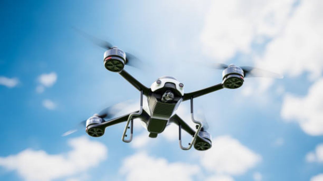 Career News Marathi How To Be Drone Developer Know Details About Fees And Salary