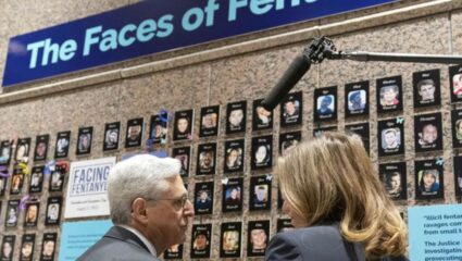 Fentanyl Crisis US : ‘हे’ औषध नाही, ही आहे अमेरिकेच्या विनाशाची सुरुवात; US-China मध्ये नव्या संघर्षाची चिन्हं