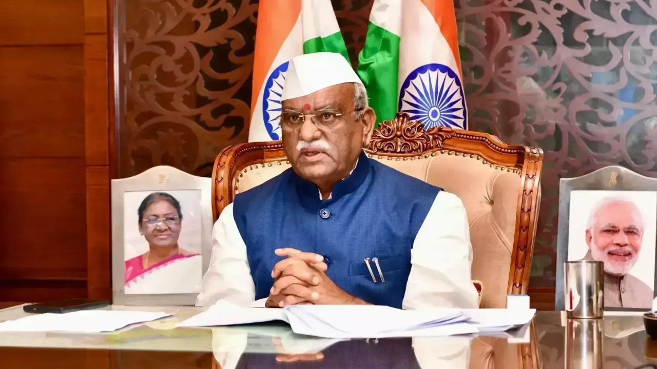 आता उपराष्ट्रपतीपदासाठी पुन्हा एकदा हरिभाऊ बागडे यांचे नाव चर्चेत आले आहेत. अगदी गरिबीमधून दिवस काढलेल्या हरिभाऊ बागडे यांचा राजकीय प्रवास थक्क करणारा आहे. 