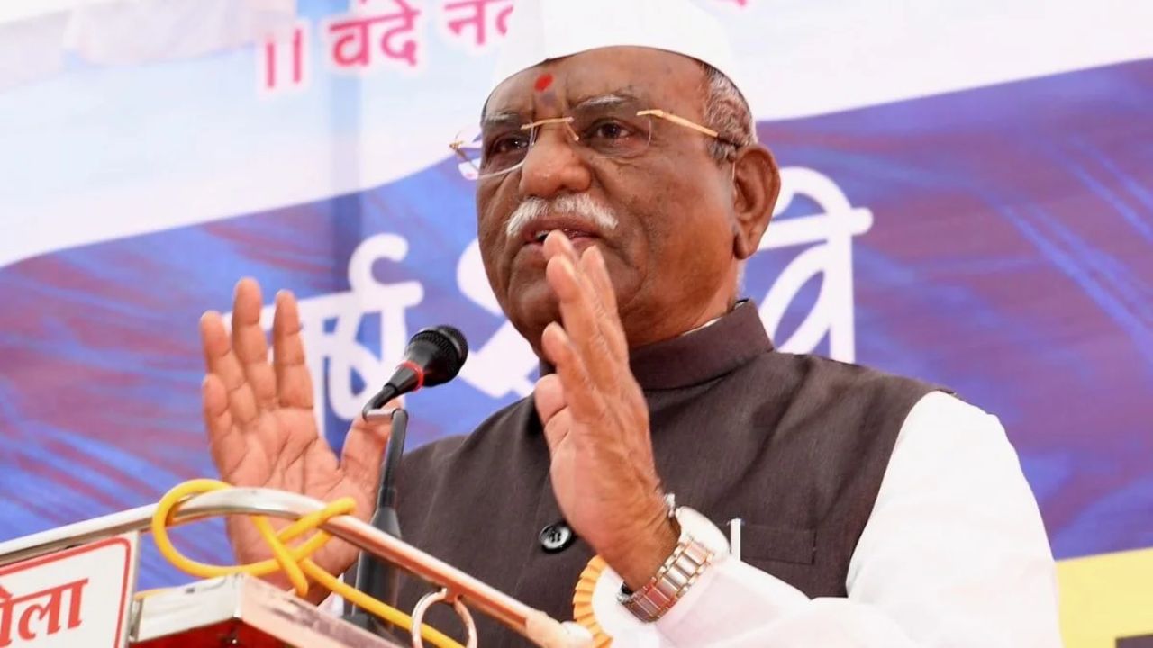 औरंगाबाद जिल्ह्यातील फुलंब्री मतदारसंघातून 1990, 1995, 1999 आणि 2014मध्ये ते निवडून आले. 1995 ते 97 दरम्यान ते मंत्री होते आणि 1197 ते 99 दरम्यान अन्न व नागरी पुरवठा मंत्रीपददेखील त्यांनी सांभाळले आहे. 2014 ते 2019 दरम्यान त्यांनी विधानसभा अध्यक्ष पदाची जबाबदारी पार पाडली.