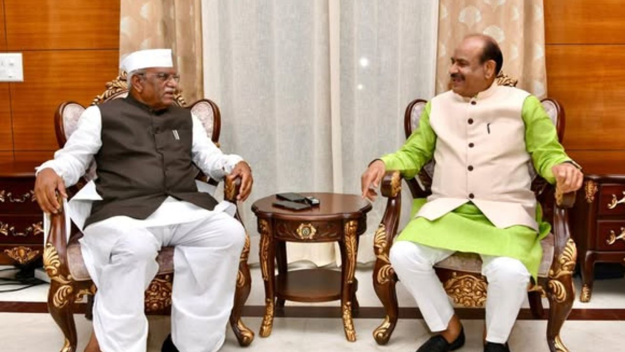 संसदेच्या पावसाळी अधिवेशनाच्या पहिल्याच दिवशी उपराष्ट्रपती जगदीप धनखड यांनी राजीनामा दिला आहे. यानंतर नवीन देशाचे उपराष्ट्रपती कोण होणार याची सर्वांना उत्सुकता लागली आहे. यामध्ये एक महाराष्ट्रातील मराठमोळे नाव चर्चेत आहे ते म्हणजे हरिभाऊ बागडे. विद्यमान राज्यस्थानचे राज्यपाल हरिभाऊ बागडे यांनी समाजकार्यासाठी स्वतःला झोकून दिले असून ते पंतप्रधान मोदींचे निकटवर्तीय मानले जातात. 