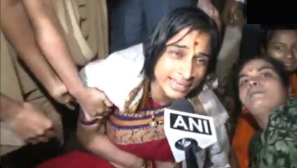 हैदराबादमध्ये वातावरण तापलं! 100 वर्षे जुन्या हिंदू मंदिरावर बुलडोझर कारवाई, माधवी लतांना पोलिसांनी घेतलं ताब्यात