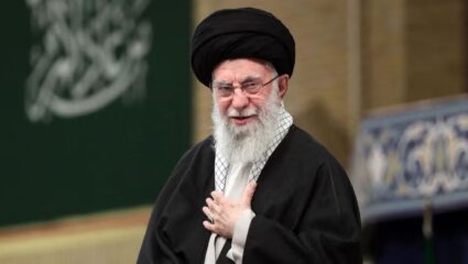 Israel Iran War : बंकरमध्ये सुरु होती गुप्त रणनीती; खामेनींनी इशारा देताच इस्रायलवर क्षेपणास्त्रांचा हल्ला