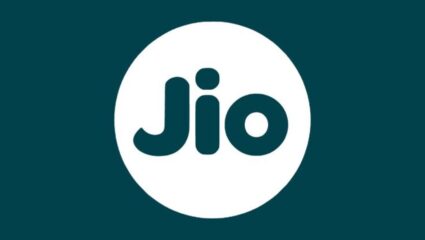 Jio चा एंटरटेनमेंट धमाका! JioHotstar सह फ्री मिळणार 12+ OTT, 2GB डेली डेटा आणि कॉलिंगही FREE; किती आहे किंमत?