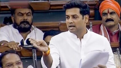 Shrikant Shinde in Parliament : लोकसभेमध्ये 50 खोकेंच्या घोषणा; श्रीकांत शिंदे म्हणाले, “ही महापालिका नाही तर संसद…
