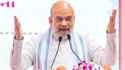 Marathi Controversy :  मराठी भाषेबाबत केंद्रीय गृहमंत्रालयाचा मोठा निर्णय; राजभाषा समितीच्या शिष्टमंडळाने घेतली राज्यपालांची भेट