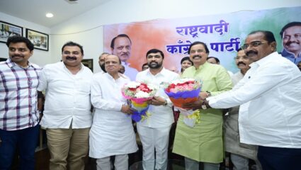 Maharashtra Political : रायगड जिल्हा राष्ट्रवादीची धुरा सुधाकर घारेंच्या हाती, शिंदेंच्या विरोधात सुनील तटकरेंची मोठी खेळी