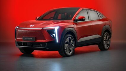 मार्केट गाजवणाऱ्या ‘या’ Electric Cars ना मिळाला नवीन अपडेट, एका झटक्यात किंमत 4 लाखांपेक्षा कमी
