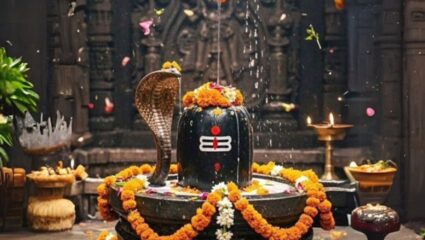 Nag Panchami 2025: नागपंचमीला तुमच्या राशीनुसार महादेवांना करा अभिषेक, कालसर्प दोषापासून त्वरित होईल सुटका
