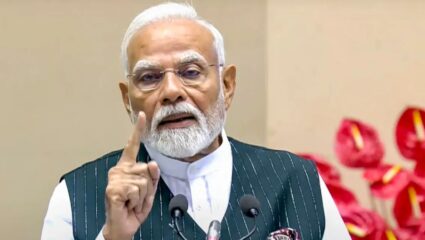PM Modi : ‘नोकरीच्या बदल्यात जमीन’, मोतीहारीतून PM मोदींचा लालू प्रसाद यादवांवर हल्लाबोल