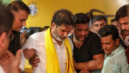 बिहारमध्ये रोड शोमदरम्यान प्रशांत किशोर जखमी, तातडीने हॉस्पिटलमध्ये केलं दाखल