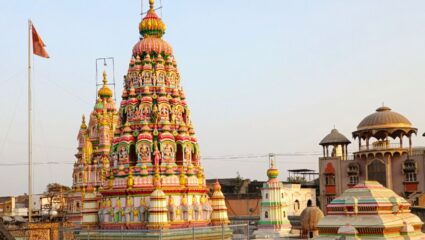 दर्शन रांगेतील मंडप ठेकेदाराकडे मागितले पैसे; CM दौऱ्यानंतर अधिकाऱ्याला पाठवलं घरी