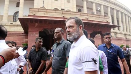 ‘आम्ही निवडणूक आयोगाला सोडणार नाही’; बिहार मतदार यादी फेरपडताळणीवरून राहुल गांधींचा इशारा