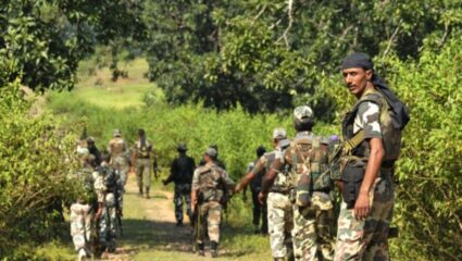 बिजापूरमध्ये सुरक्षा दलांची मोठी कारवाई, लाखो रुपयांची बक्षिसं असलेले चार नक्षलवादी ठार, दोन महिलांचाही समावेश