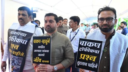 Sunil Shelke: “…ही लोकांच्या जिवाशी थट्टा”; रस्त्यांच्या दुरावस्थेवर आमदार शेळके आक्रमक; केली ‘ही’ मोठी मागणी