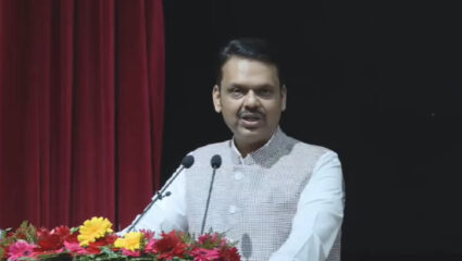 ‘JNU’ मध्ये फडणवीसांच्या कार्यक्रमाला SFI चा विरोध; उपाध्येंचे प्रत्युत्तर; म्हणाले, “डाव्यांच्या विद्यार्थी…”