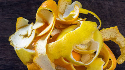 Lemon Peel Benefits: लिंबूच नाही तर लिंबाची सालही देते कमालीचे फायदे, फेकून द्यायची करू नका चूक; वापरून पहाच
