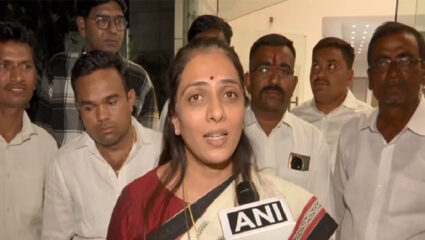 Rohini Khadse: “मी त्यांच्या राजीनाम्याची  मागणी करत आहे”; रोहिणी खडसेंची चाकणकरांवर टीका