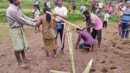 Shocking Video: प्रेमाची तालिबानी शिक्षा! प्रेमी जोडप्याला जनावरांसारखी वागणूक, गावकऱ्यांनी जे केलं ते अंगावर काटा आणणारं
