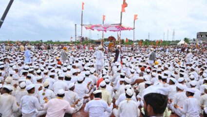Ashadhi Wari : हरि नामाच्या जयघोषाने पुरंदावडे दुमदुमले; माऊलींच्या पालखीचे पहिले गोल रिंगण पार