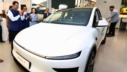 Tesla ची किंमत अमेरिकेत स्वस्त मात्र भारतात 60 लाखांपेक्षा जास्त ! नेमकं कारण काय?