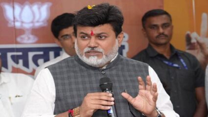 Uday Samant : विद्यापीठात महाराजांच्या युद्धनितीवर अभ्यासक्रम सुरु होणार, उदय सामंत यांची माहिती