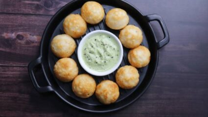 एकादशी स्पेशल नाश्ता! उपवासाच्या दिवशी सकाळच्या नाश्त्यासाठी बनवा कुरकुरीत जाळीदार उपवासाचे आप्पे