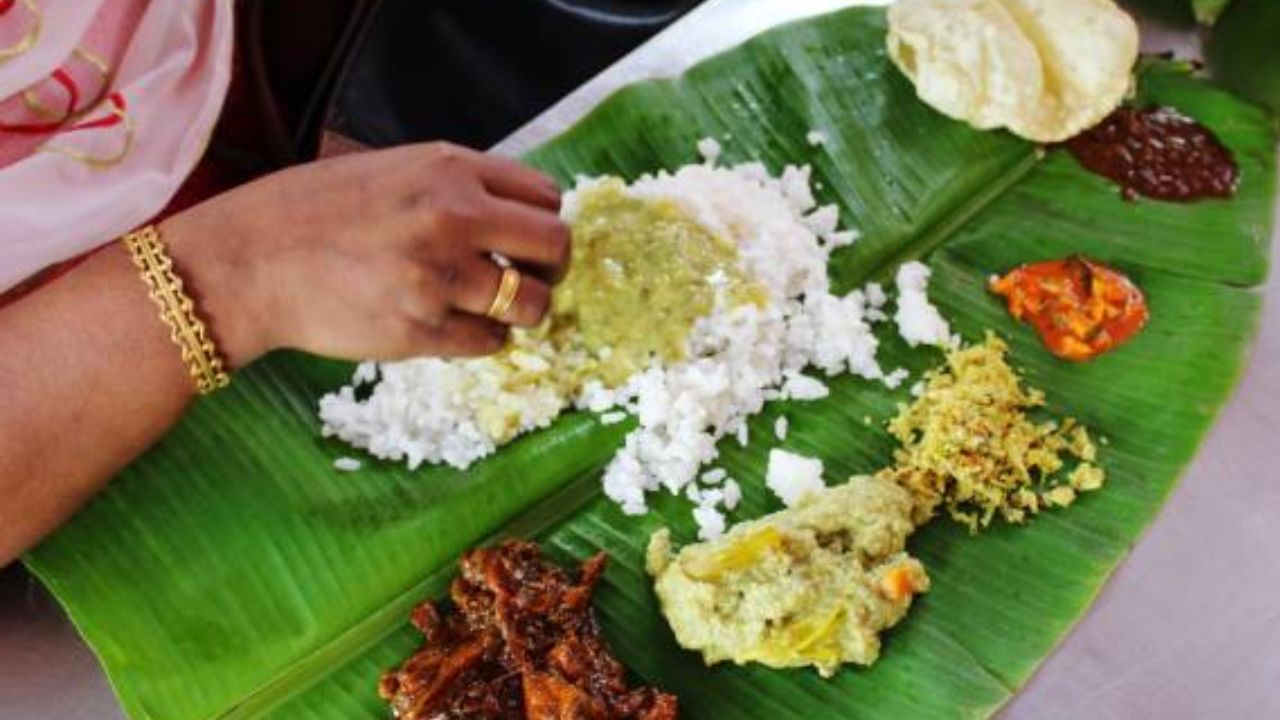 लाखो वर्षांपासून भारतीय लोक हाताने का जेवतात? 