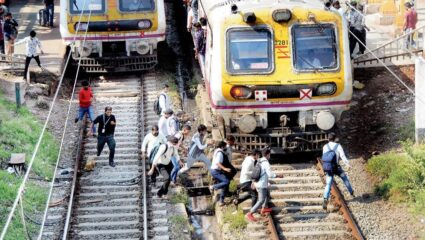 Mumbai Local Railway Accident : मुंबई लोकलचा जीवघेणा प्रवास; ८ वर्षांत अपघातांमध्ये ‘इतक्या’ लोकांनी गमावला जीव