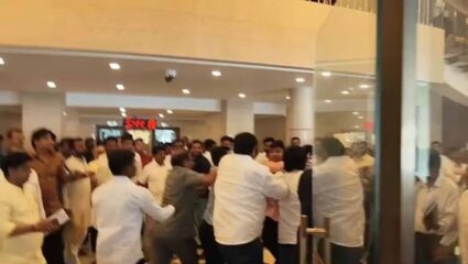अकोल्यातील हिवरखेड नगर परिषदेच्या मासिक सभेत राडा; नगरसेवकासह काही जण जखमी