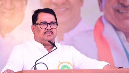 Vijay Vadettiwar News:  ‘हनी ट्रॅपमुळेच शिंदे सरकार स्थापन’; विजय वडेट्टीवारांचा गौप्यस्फोट