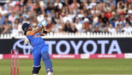IND vs ENG T-20 Match : रिचा घोषने रचला इतिहास! केला ‘हा’ भीम पराक्रम; असे करणारी ठरली जगातील पहिली फलंदाज 