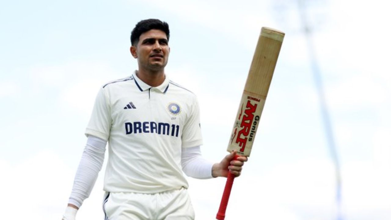 टीम इंडियाचा कर्णधार शुभमन गिलने बर्मिंगहॅममध्ये दुसऱ्या कसोटीत  शानदार द्विशतक झळकावून इतिहास रचला आहे. द्विशतक ठोकणारा तो सहावा भारतीय कर्णधार ठरला आहे. त्याच्या शानदार खेळीच्या मदतीने भारताने इंग्लंडमध्ये चौथ्या क्रमांकाच्या सर्वाधिक धावा केल्या आहेत. 