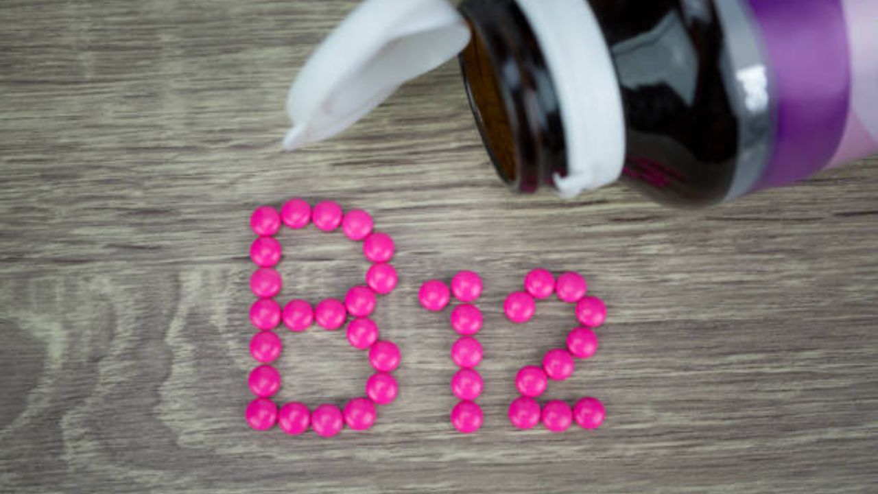Vitamin-B12 च्या कमतरतेमुळे शरीरात वाढलेला अशक्तपणा कमी करण्यासाठी आहारात करा 'या' मसाल्यांचे वापर