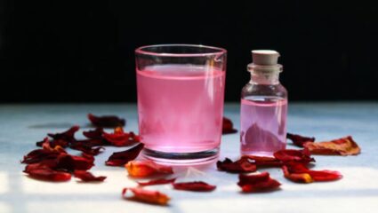 चेहऱ्यावरील सर्वच समस्यांसाठी प्रभावी ठरेल गुलाब पाणी! जाणून घ्या त्वचेला होणारे फायदे