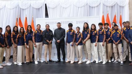 Ind w vs Eng w : महिला क्रिकेट संघाचे India House मध्ये जंगी स्वागत; जेमिमा रॉड्रिग्जने गायले गीत  