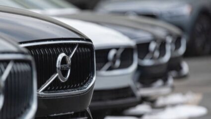 Volvo EX30 इलेक्ट्रिक एसयूव्हीची होतेय टेस्टिंग, भारतात लवकरच लाँच होणार?