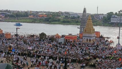 चंद्रभागेच्या तीरी उसळला लाखोंचा जनसागर; आषाढी वारीनिमित्त सुमारे 20 लाख भाविक पंढरीत दाखल