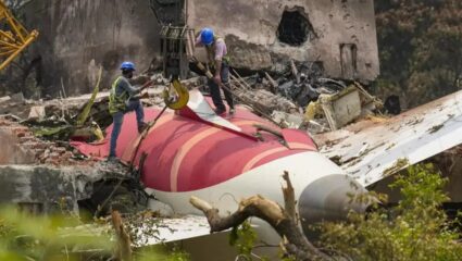 Air India Plane Crash : ‘कॅप्टनने विमानाच्या इंजिनचे इंधन बंद केले’, एअर इंडिया विमान अपघाताबाबत अमेरिकेच्या अहवालात मोठा दावा