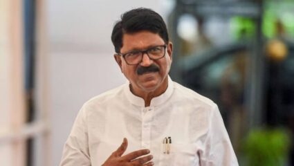 MNS Protest : “भाजप ही लाचारांची फौज…”; मराठी भाषेच्या मुद्द्यावरुन अरविंद सावंत संपातले
