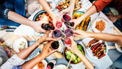 Alcohol Secret: दारू आणि Beer सह ‘हे’ पदार्थ खाणे ठरते सर्वात हेल्दी, 99% लोकांना माहीतच नाही
