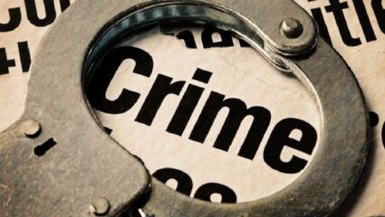 भरदुपारी दोघांनी ज्येष्ठ नागरिकाला लुटले; आरडाओरडा केला, पण…