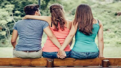 Extra Marital Affairs : ‘या’ शहरांमध्ये सर्वात जास्त विवाहबाह्य संबंध, लग्नानंतरही असतात बरीच अफेअर्स, यादी वाचून धक्काच बसेल