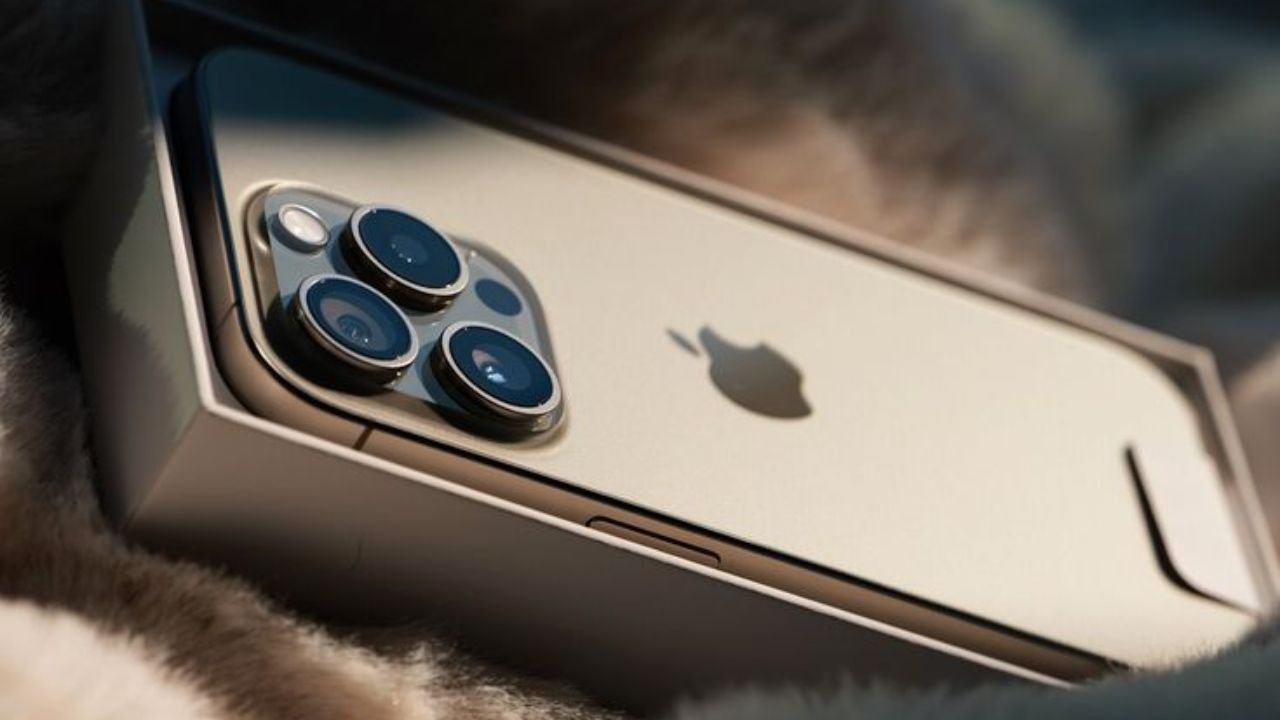 Raksha Bandhan 2025: यंदाच्या रक्षाबंधनाला बहिणीला द्या खास सरप्राईज! स्वस्तात खरेदी करा iPhone 15, या ठिकाणी मिळतेय जबरदस्त Deal!